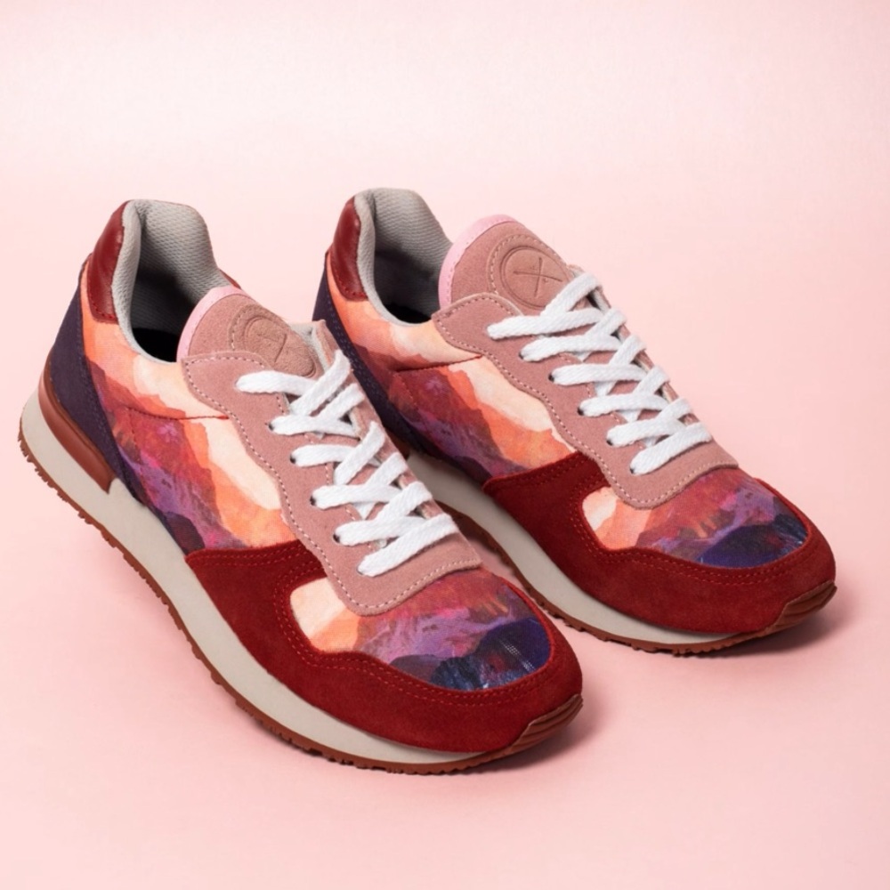 Inkkas Andes Jogger Sneakers in Women’s size 8 / Men’s size 6; suede and fabric